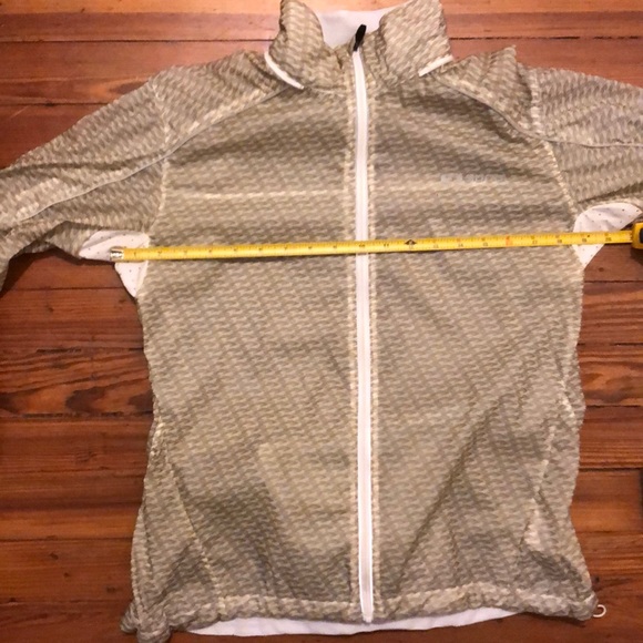 Light, Packable, Breathable Resistant Rain Jacket! - Picture 8 of 8